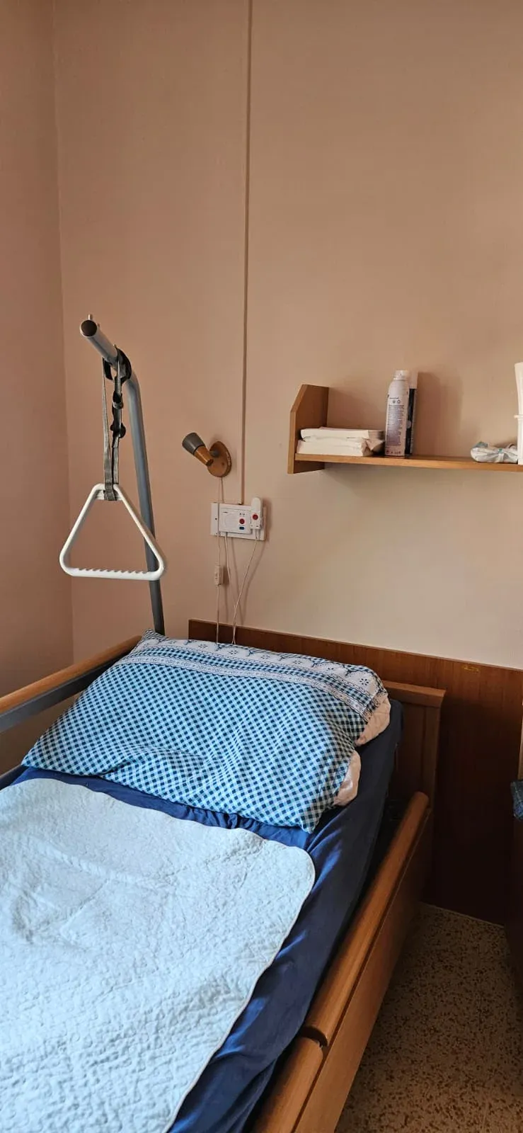 Čistě instalovaný senzor tina.care u lůžka v Domově seniorů Tovačov